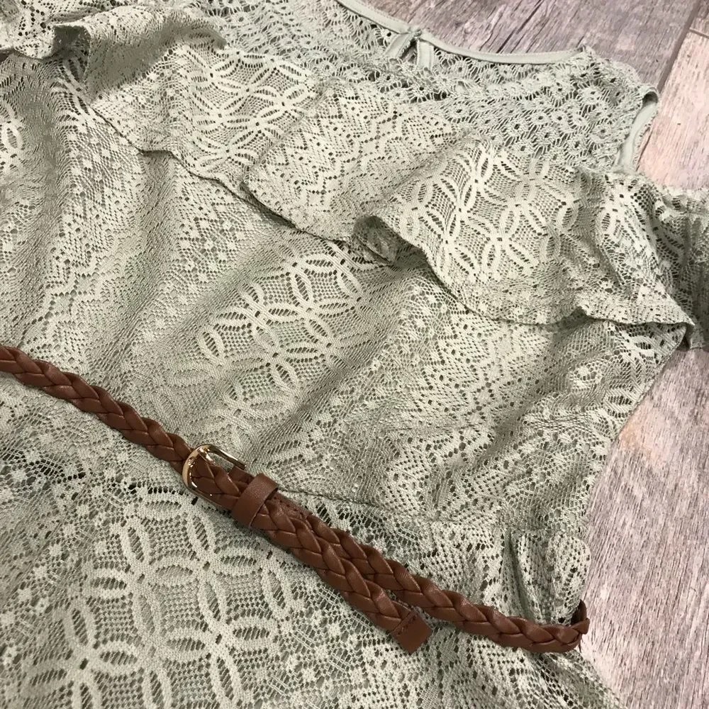 Cute lace cold shoulder dress with belt‎